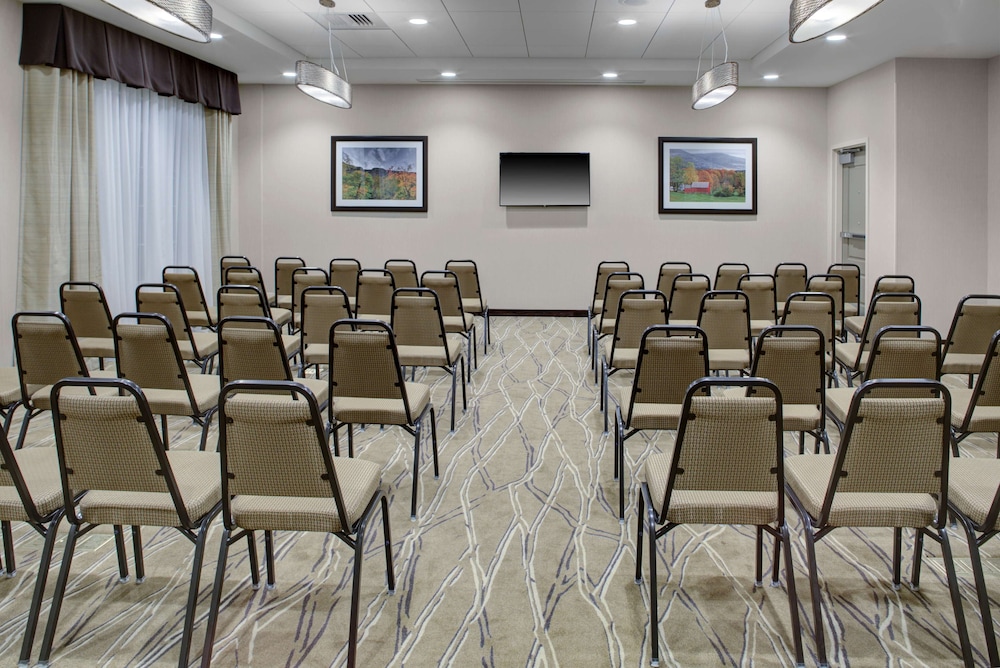 hampton inn and suites manchester
