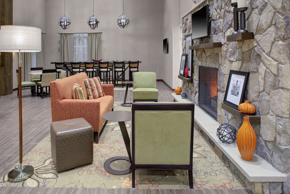 hampton inn and suites manchester