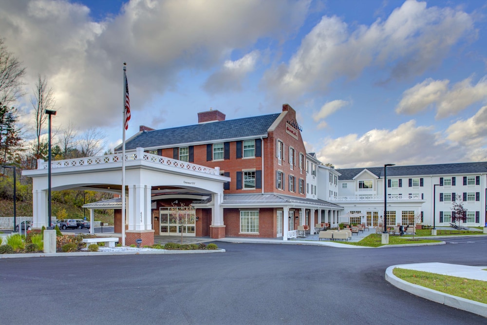hampton inn and suites manchester