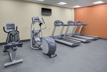 hampton inn and suites manchester