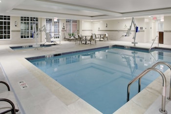 hampton inn and suites manchester