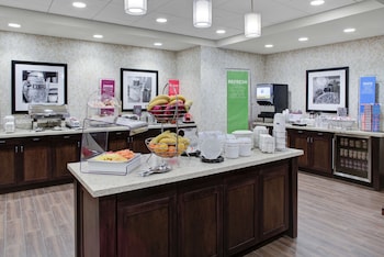 hampton inn and suites manchester