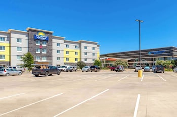 days inn and suites by wyndham lubbock medical center