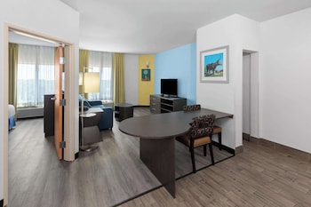 days inn and suites by wyndham lubbock medical center