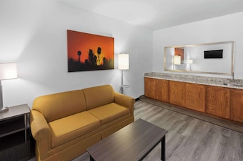 days inn and suites by wyndham lubbock medical center