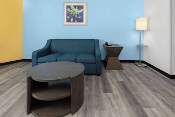 days inn and suites by wyndham lubbock medical center