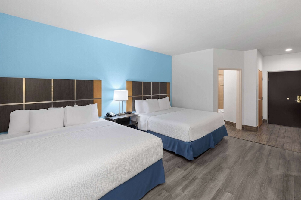 days inn and suites by wyndham lubbock medical center