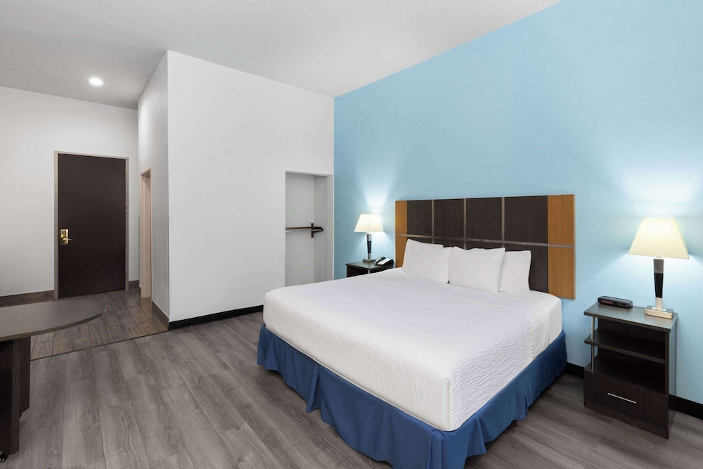 days inn and suites by wyndham lubbock medical center