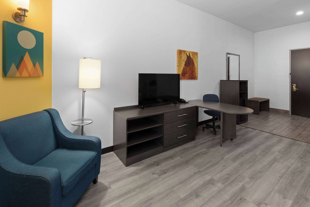 days inn and suites by wyndham lubbock medical center