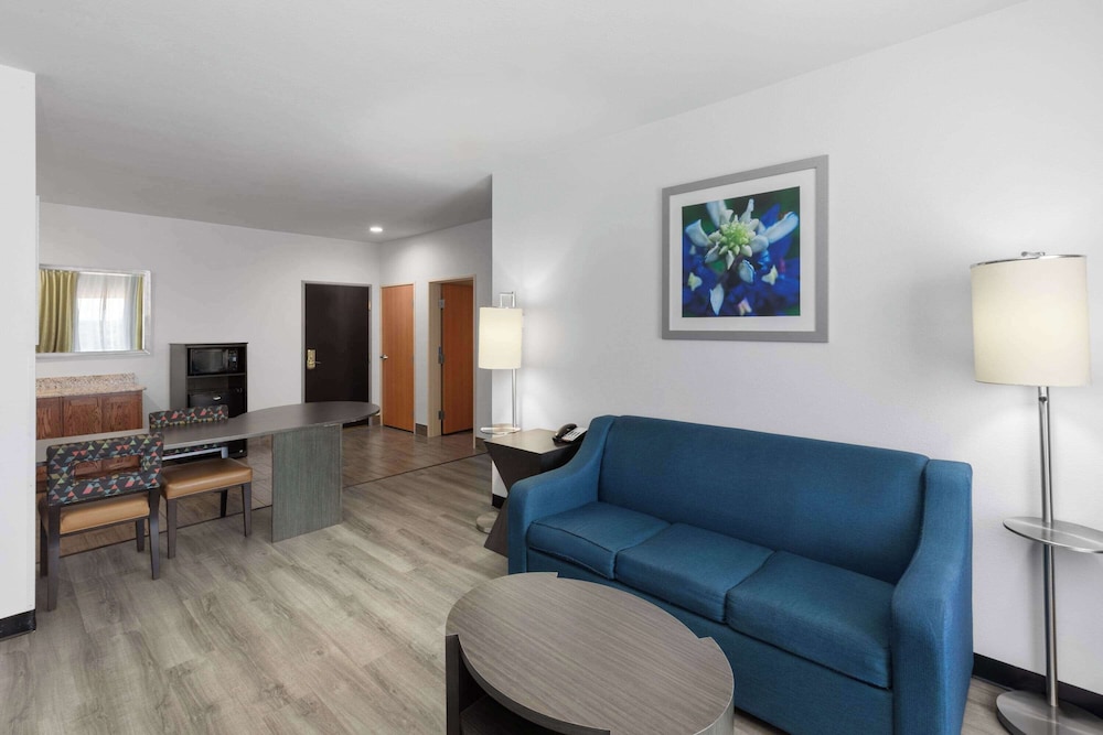 days inn and suites by wyndham lubbock medical center