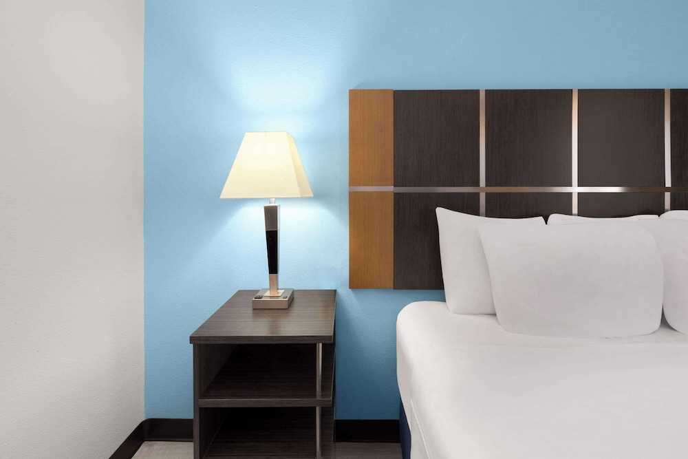 days inn and suites by wyndham lubbock medical center