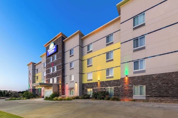 days inn and suites by wyndham lubbock medical center