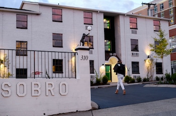 Black Swan - Sobro Nashville,Tennessee>>Nashville,4 star