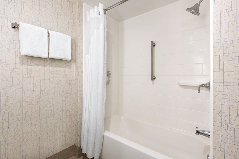 holiday inn express and suites redding by ihg
