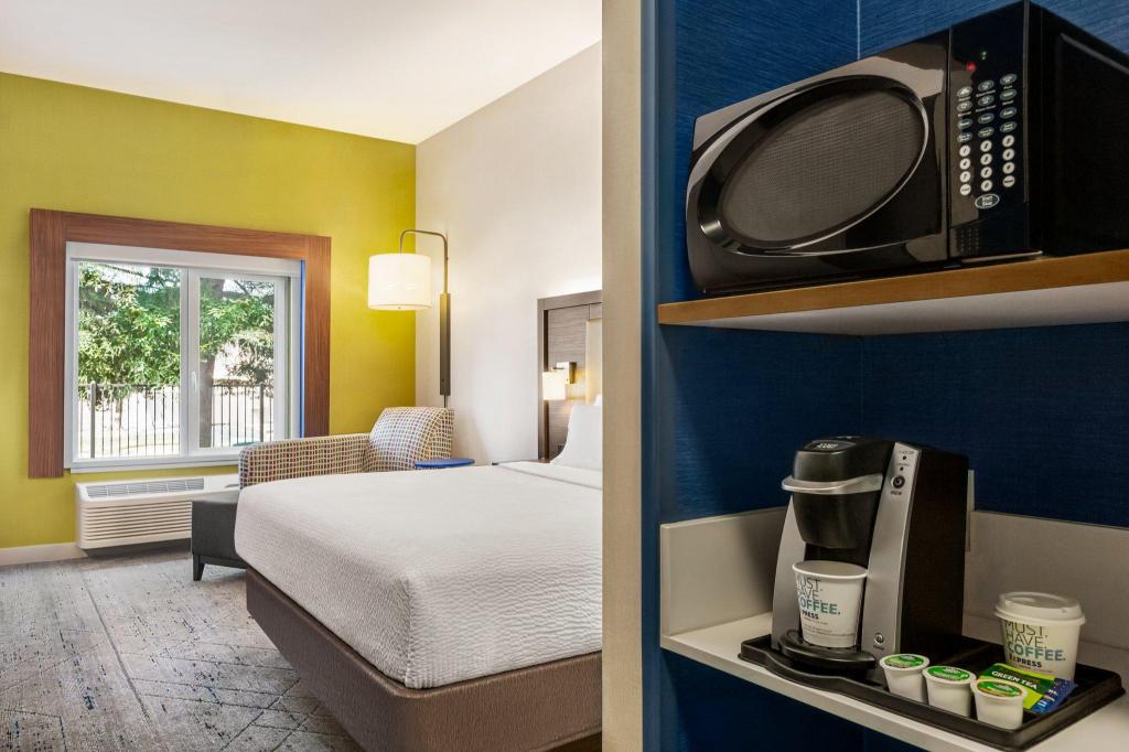 holiday inn express and suites redding by ihg
