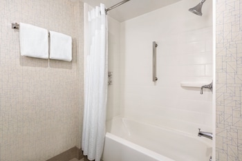 Holiday Inn Express & Suites Redding By Ihg,Shasta>>Redding,3 star
