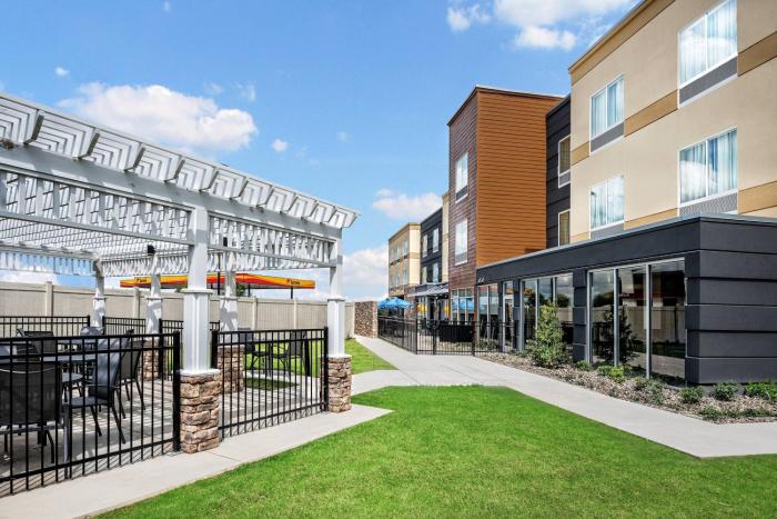 fairfield inn and suites by marriott van canton area