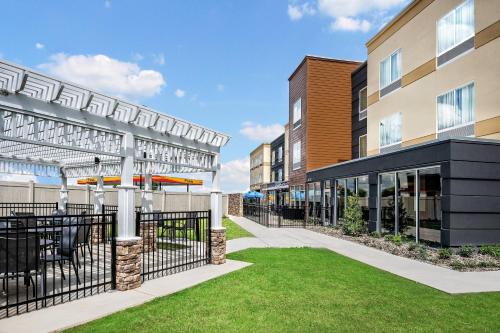 fairfield inn and suites by marriott van canton area