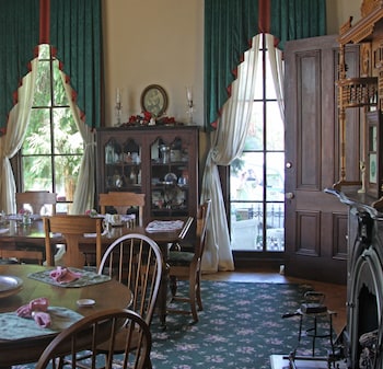 Inn At The Canal Bed & Breakfast,Chesapeake City>>Cecil County,4 star