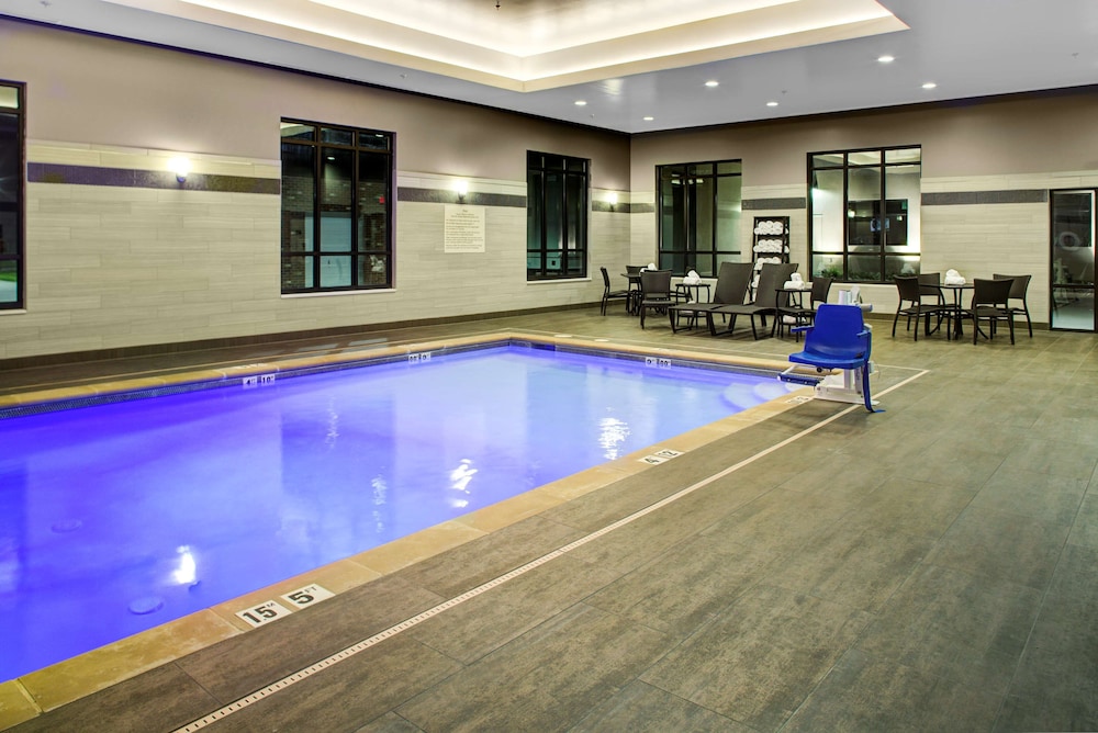 hampton inn and suites pittsburg kansas crossing