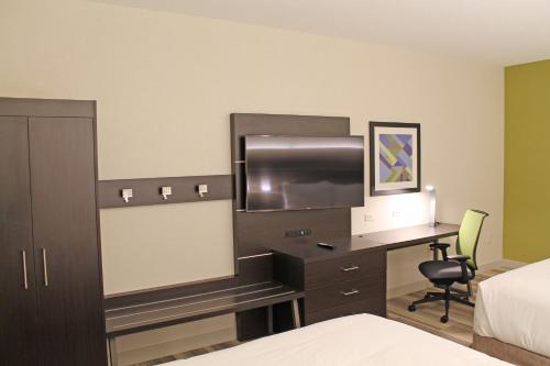 holiday inn express and suites st louis south i 55