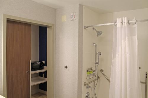 holiday inn express and suites st louis south i 55