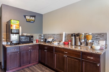 Travelodge By Wyndham Chicago - South Holland,Near Midwest Carvers Museum,2 star