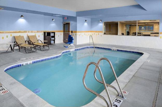 fairfield inn and suites by marriott hollister