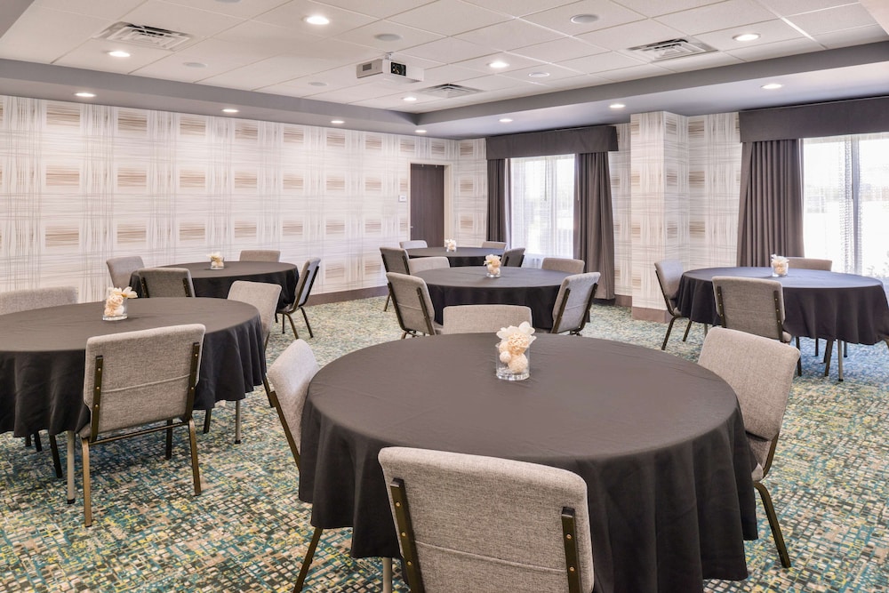 hampton inn emporia