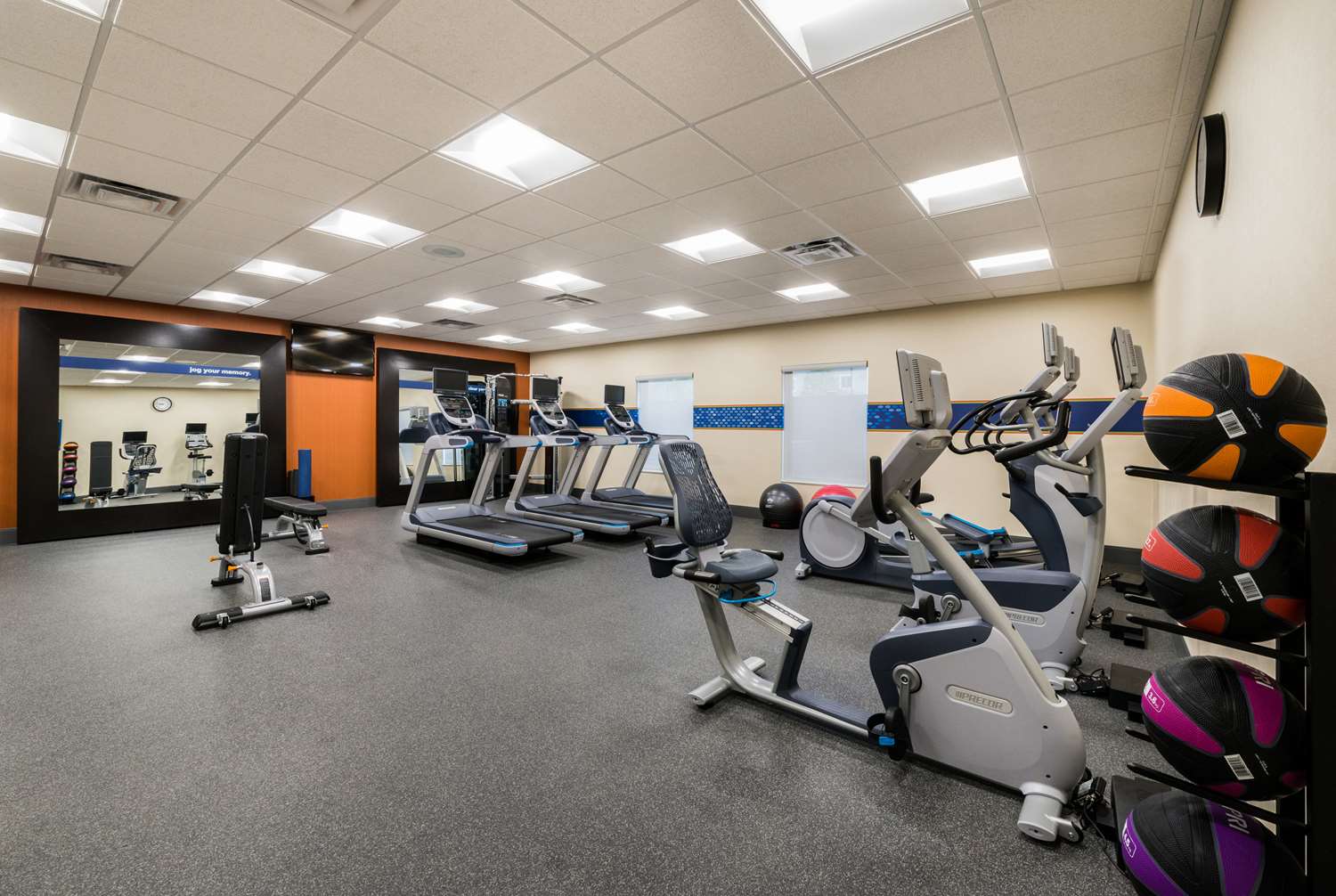 hampton inn and suites wixom