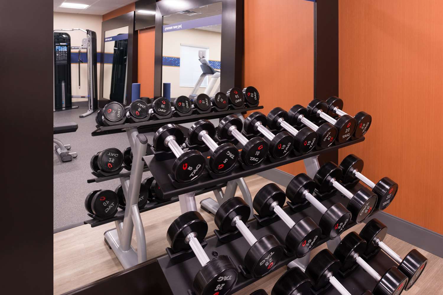 hampton inn and suites wixom