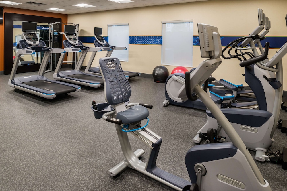 hampton inn and suites wixom