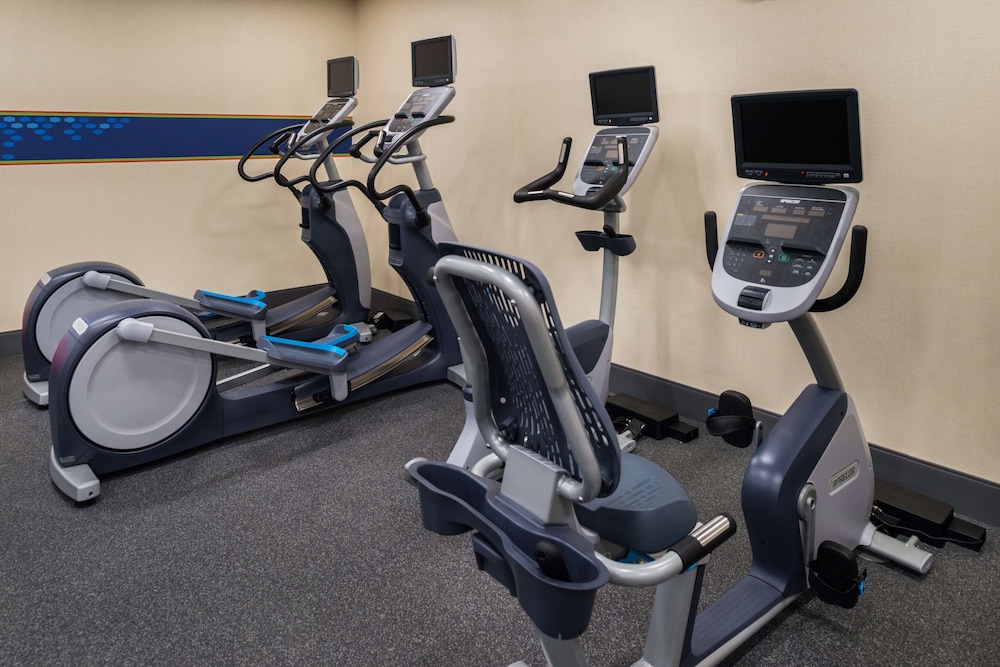 hampton inn and suites wixom