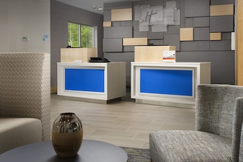 Holiday Inn Express & Suites San Antonio North Windcrest,River Walk>>Martindale Army Air Field,3 star