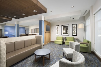 Holiday Inn Express & Suites San Antonio North Windcrest,River Walk>>Martindale Army Air Field,3 star