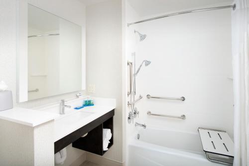 holiday inn express and suites san antonio north windcrest