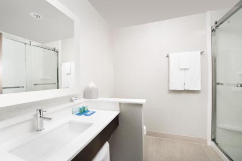 holiday inn express and suites san antonio north windcrest