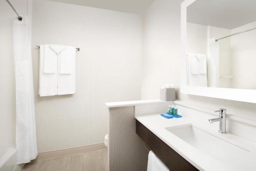 holiday inn express and suites san antonio north windcrest