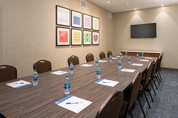 holiday inn express and suites camas vancouver by ihg