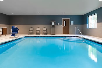 holiday inn express and suites camas vancouver by ihg
