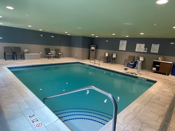 holiday inn express and suites camas vancouver by ihg