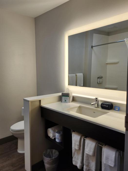 holiday inn express and suites camas vancouver by ihg