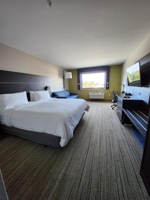 holiday inn express and suites camas vancouver by ihg