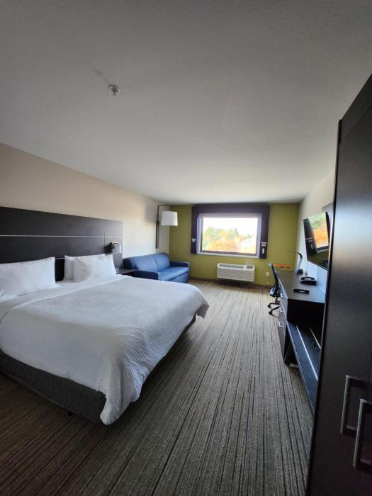 holiday inn express and suites camas vancouver by ihg