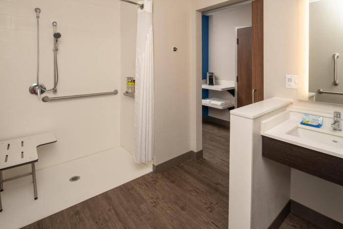 holiday inn express and suites camas vancouver by ihg