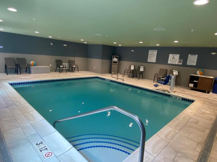 holiday inn express and suites camas vancouver by ihg