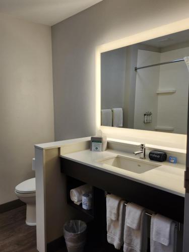holiday inn express and suites camas vancouver by ihg