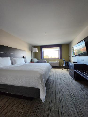 holiday inn express and suites camas vancouver by ihg