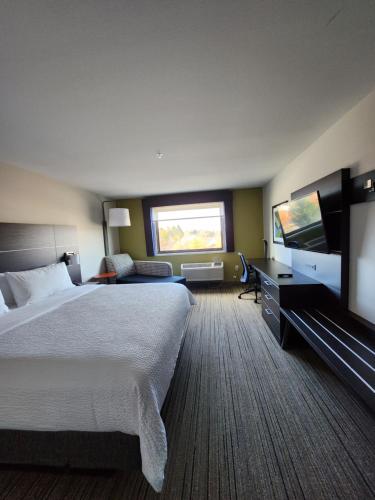 holiday inn express and suites camas vancouver by ihg