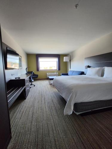 holiday inn express and suites camas vancouver by ihg